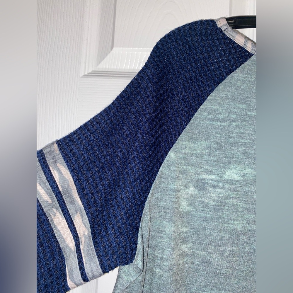 Oversized Raglan Sleeve Top - Picture 3 of 5